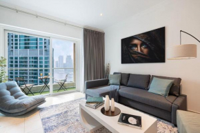 Dubai Marina 2BR Sleeps 7 Near Beach & The Palm